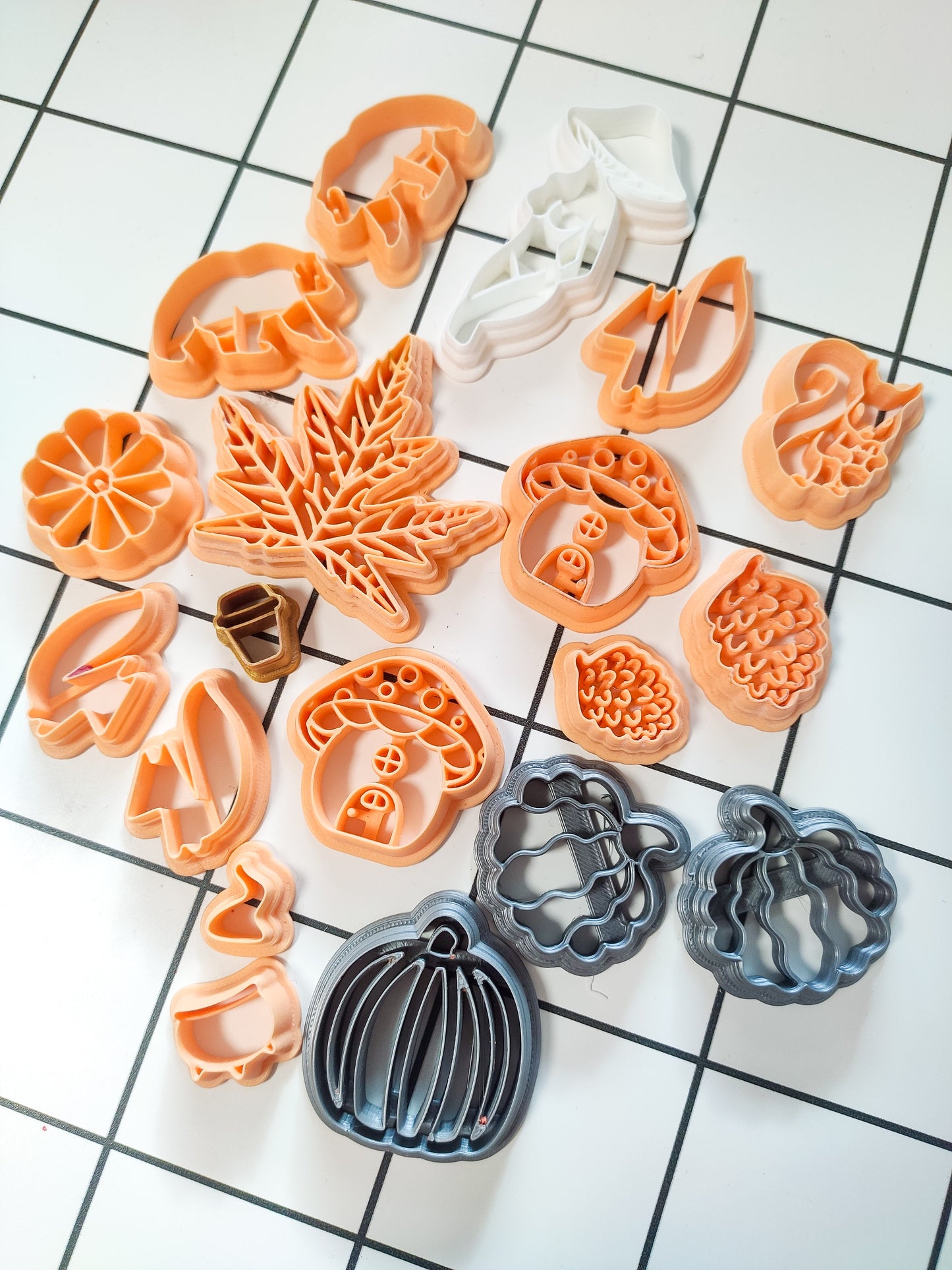 Jesenski motivi - set rabljenih modlica za glinu