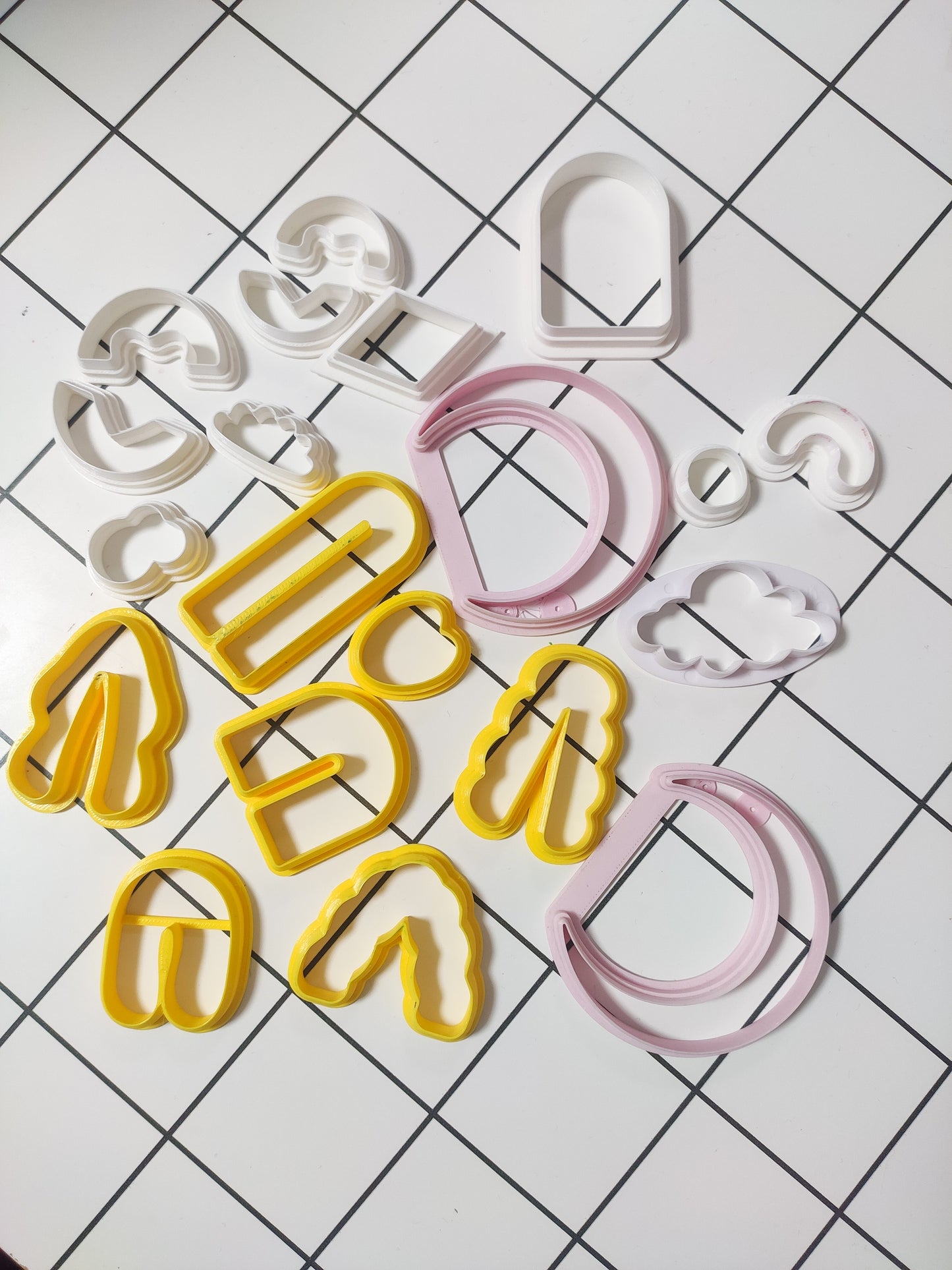 Apstraktni i klasični motivi - set rabljenih modlica za glinu