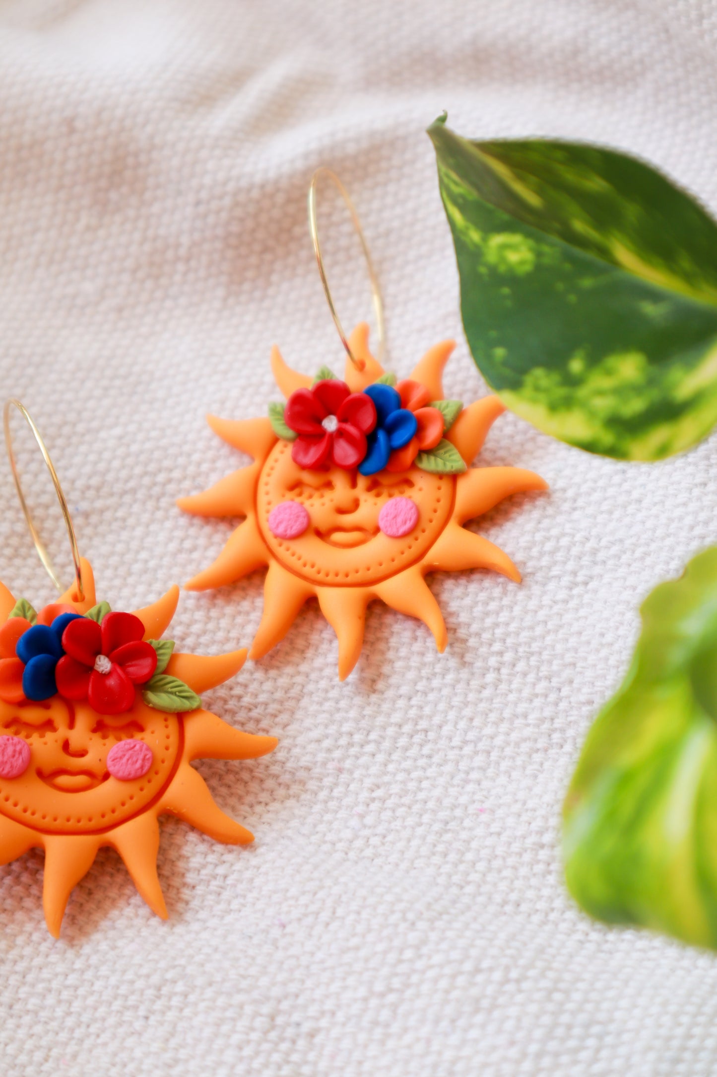 Boho rumena sunca s detaljima cvijeća