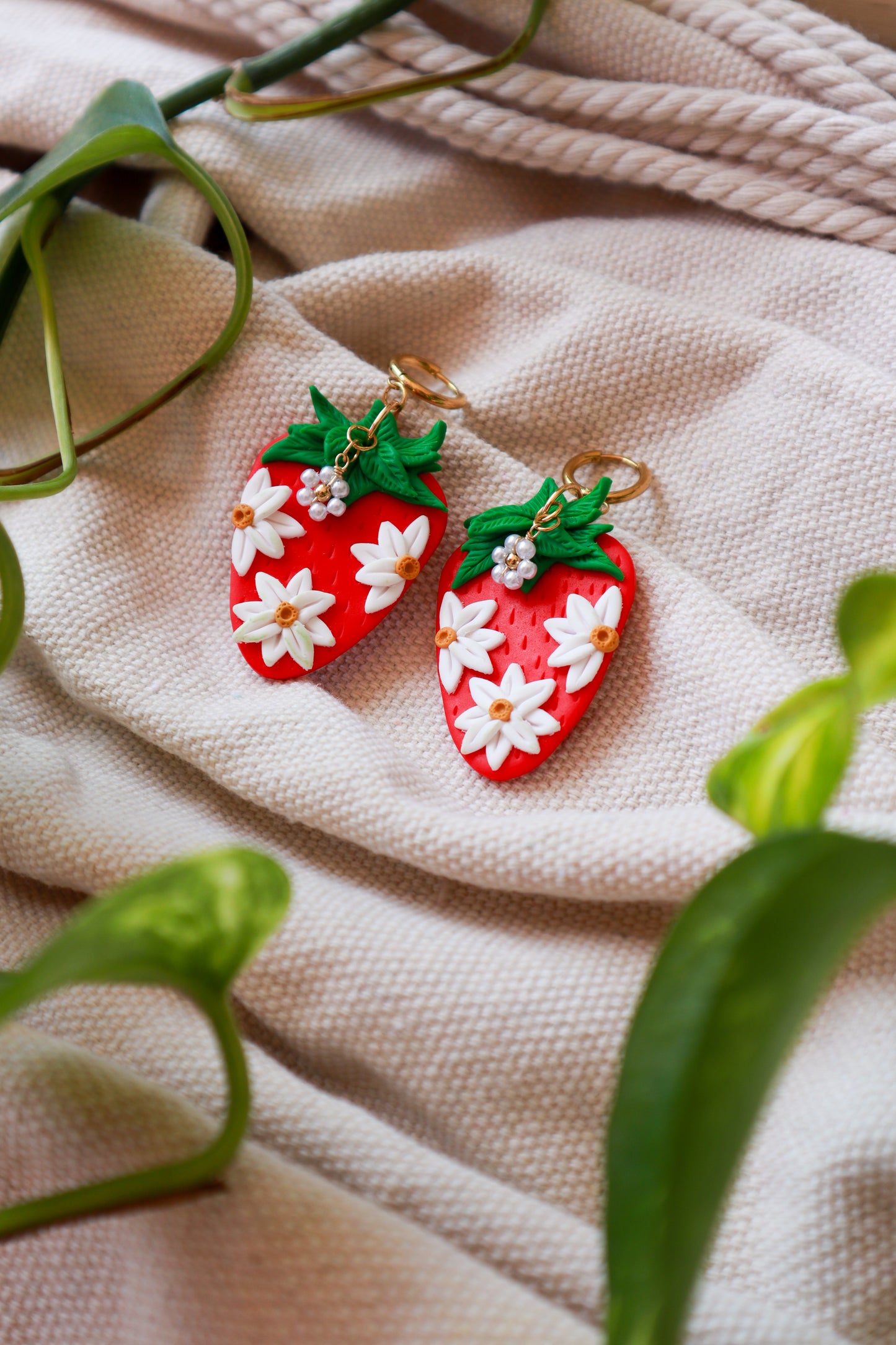 Cvjetne jagode - polimerne naušnice