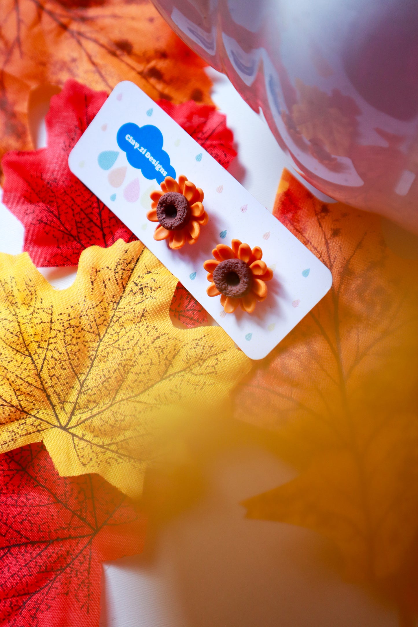 Mali suncokreti na iglu