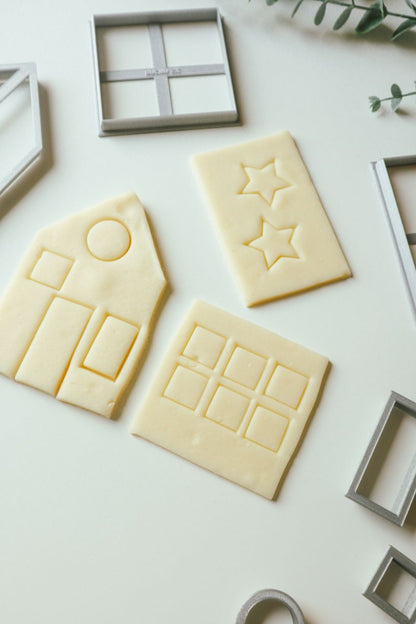 Gingerbread kućica - set modlica s obrisima za izradu kućice od tijesta