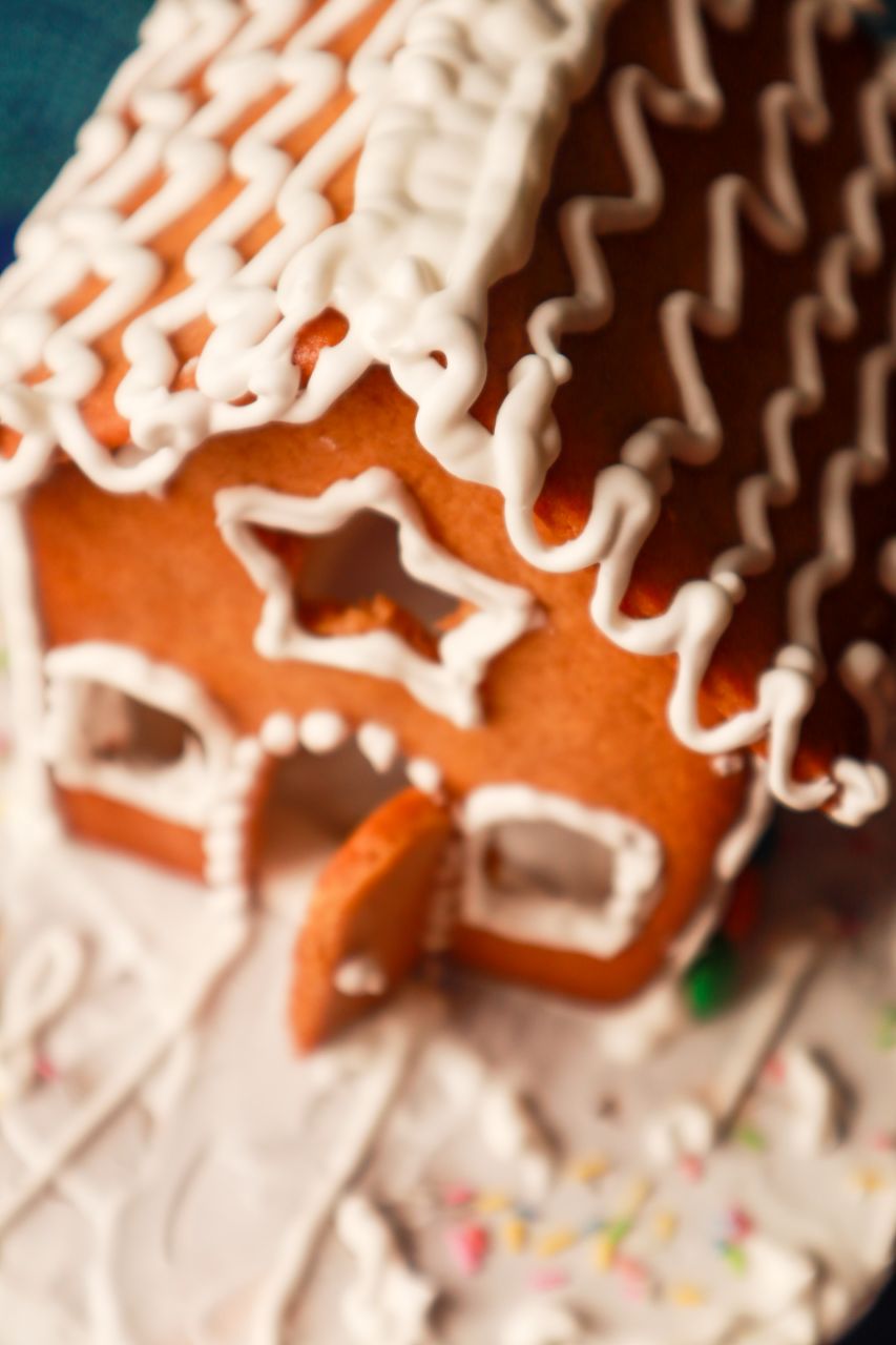 Gingerbread kućica - set modlica za izradu kućice od tijesta